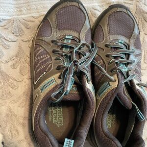 Columbia Adult Sneakers in Brown and Teal